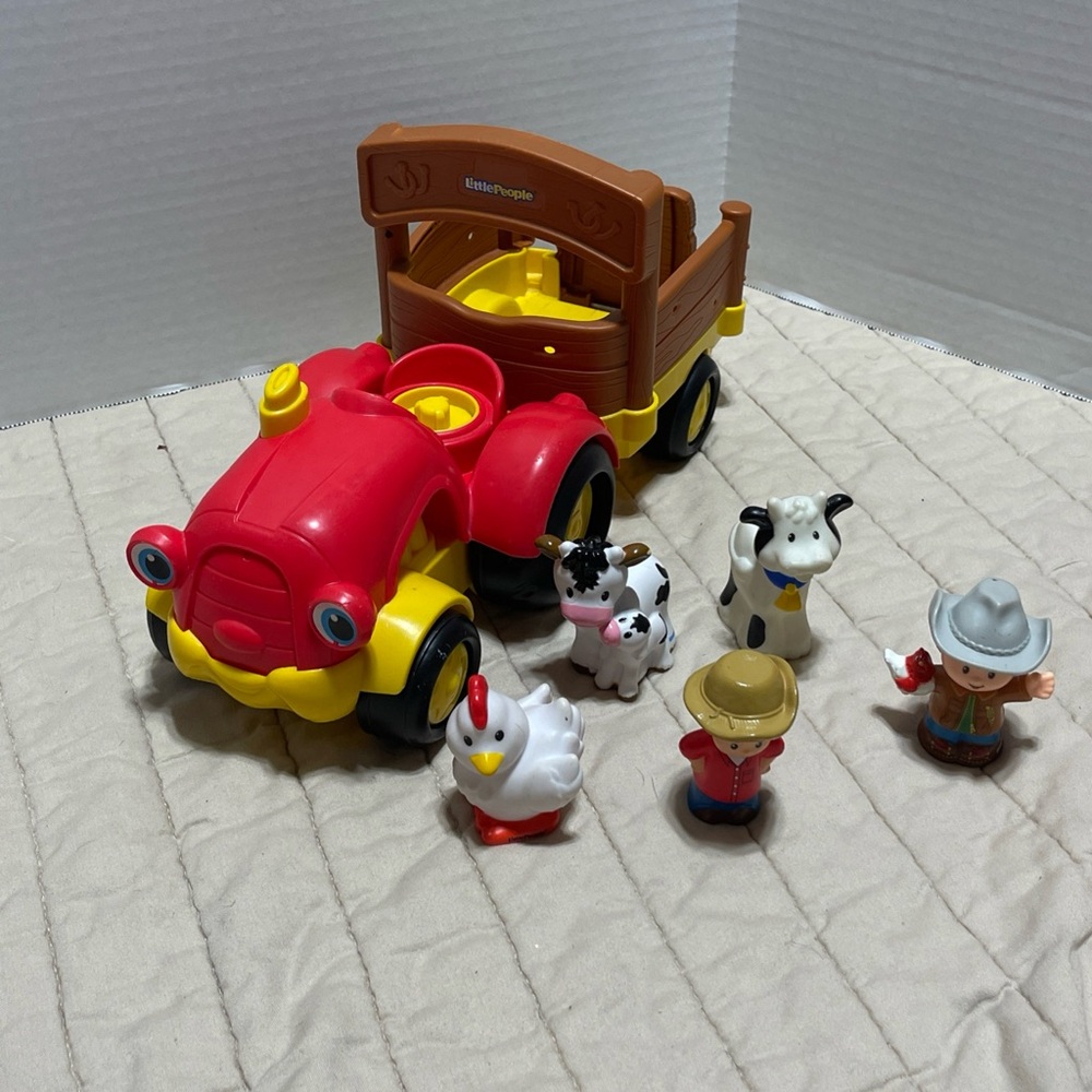 2011 Fisher Price Little People TOW 'N PULL TRACTOR & WAGON W/ Assorted Figures